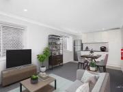 4/12 Lochinvar Court, Highland Park, QLD 4211
