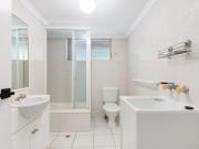 Stylishly Renovated Unit in Prime Ascot Location