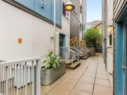 422 11th Ave Amazing Studios! Studio Apartment for Rent...