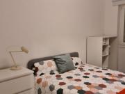 423742 Quarto com cama de casal