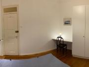 424019 Quarto com cama de casal em.