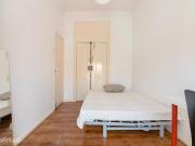 42858 Quarto com cama de casal em apartamento.