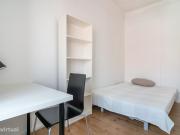 42862 Quarto com cama de casal em apartamento.