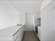 4309/1 7 Waterford Court, Bundall. $910 per week