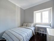 434064 Quarto com cama de casal em.