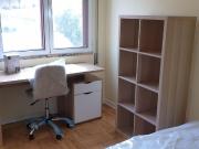 438217 Quarto com cama de casal em.