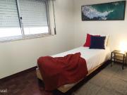 440010 Quarto com cama de solteiro em.
