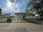 440 Área Útil Casa de Condomínio Alugar, 4 Dormitórios...