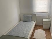 441272 Quarto com cama de solteiro em.