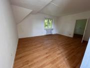Helle 4,5 Zimmer DG Wohnung in ruhigem Mehrfamilienhaus...