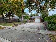 44 Shalfleet Boulevard