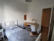 450499 Quarto com cama de solteiro em.