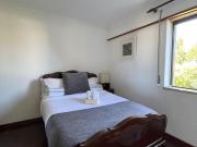 450980 Quarto com cama de casal em.