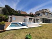 450 Área Útil Casa Alugar, 5 Dormitórios localizado em...