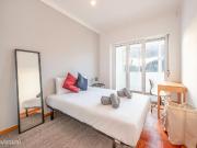 452808 Quarto com cama de casal em.