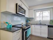 452 560 Arlington Boulevard, Burlington, ON L7N 2S4...