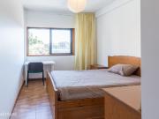 45487 Quarto com cama de casal em apartamento.