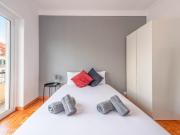 456021 Quarto com cama de casal em.