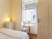 46474 Quarto com cama de casal em apartamento.