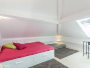 47413 Quarto com cama de casal, com casa de.