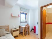 47725 Quarto com cama de solteiro, com casa.