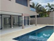 480 Área Útil Casa de Condomínio Alugar, 4 Dormitórios...