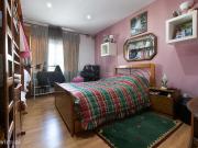 48334 Quarto com cama de casal, com casa de.