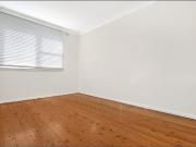 Three Bedroom Unit with Grassed Courtyard, Moments from UOW