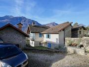 4 1/2 Zimmer Haus mit zwei Nebengebäuden an sehr...