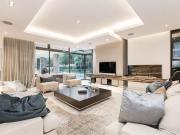 4.5 Bedroom House in Benmore Gardens