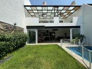 $4,650,000 Una Casa de Tres Pisos, Cuatro Recámaras,...