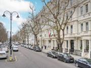 4 bed 1st Floor Flat to rent in London Kensington And...