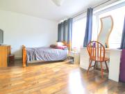 4 bed 1st Floor Flat to rent in London Tower Hamlets,...
