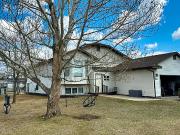 4 bed, 3 bath Family Home Located In North Weyburn