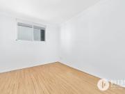 4 bed Extra Size Split Level Unit Close to everything