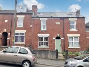 4 bed Mid Terraced House to rent in Sheffield South...