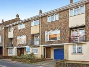 4 bed Mid Terraced House to rent in Winchester...