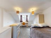 4 Bed Property with Double Bedrooms, Master Bathroom &...