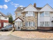 4 Bed Semi Detached House, Munster Avenue, TW4