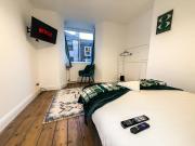 4 Bed Semi Detached House, Ridgeway Parade, BS5