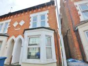 4 bed semi detached house to rent in Rosebery Avenue,...