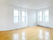 4 Bedroom Apartment for Rent at 5870 Rue Sherbrooke...