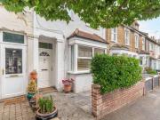 4 bedroom apartment for rent in Brafferton Road,...