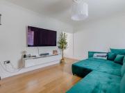 4 Bedroom Apartment London London 90909893