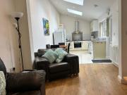 4 bedroom Apartment To Let