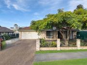4 BEDROOM BRICK HOME ON 807M2 GRANNY FLAT POTENTIAL!