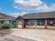 4 bedroom bungalow for sale in Holtswell Close Lowton...