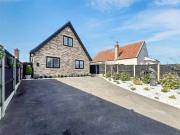 4 Bedroom Chalet House