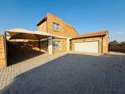 4 Bedroom cluster rented in Meyersdal, Alberton