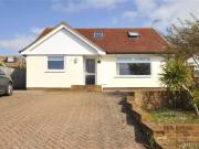 4 bedroom detached bungalow for rent in Downside Close,...